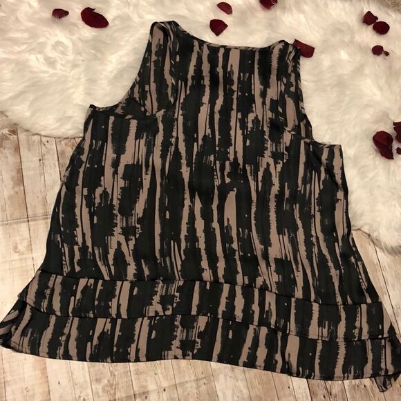 Apostrophe sleeveless high-low blouse - Picture 5 of 5